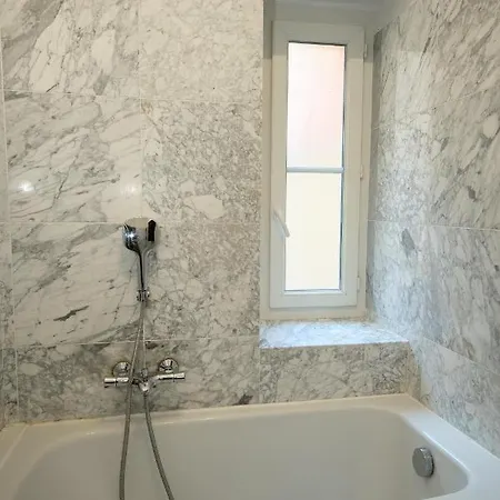 Lusso 5 Beds アパート ニース