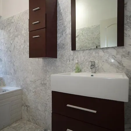Lusso 5 Beds Appartamento *