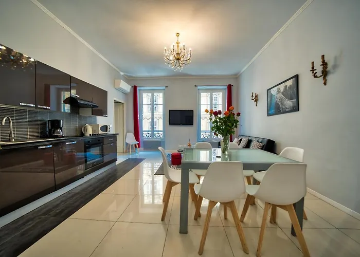 Lusso 5 Beds نيس