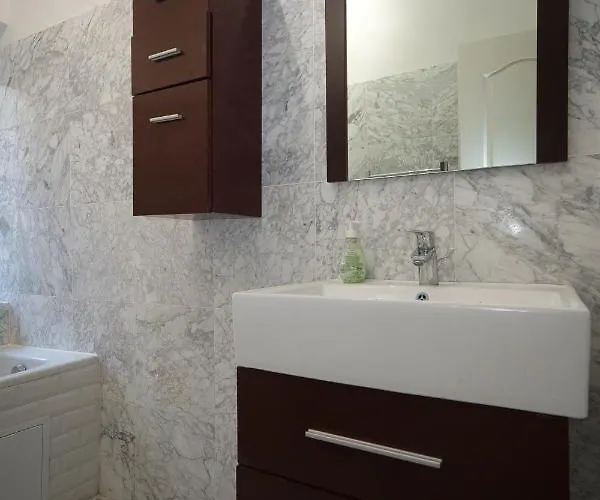 Lusso 5 Beds Apartment *