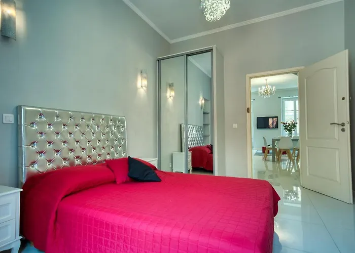 Lusso 5 Beds * Nice