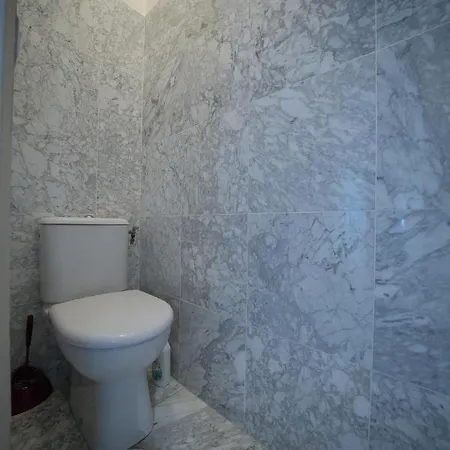 Lusso 5 Beds Apartament